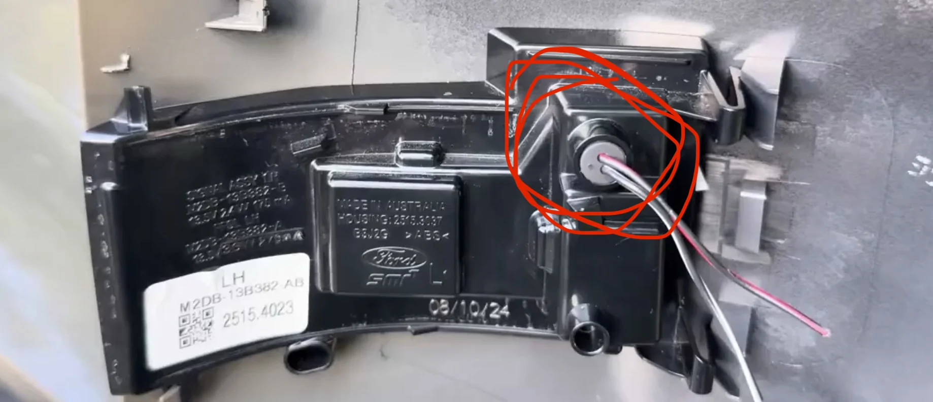 Ford Bronco Replacing Exterior Mirror Mounted Turn Signal IMG_1545