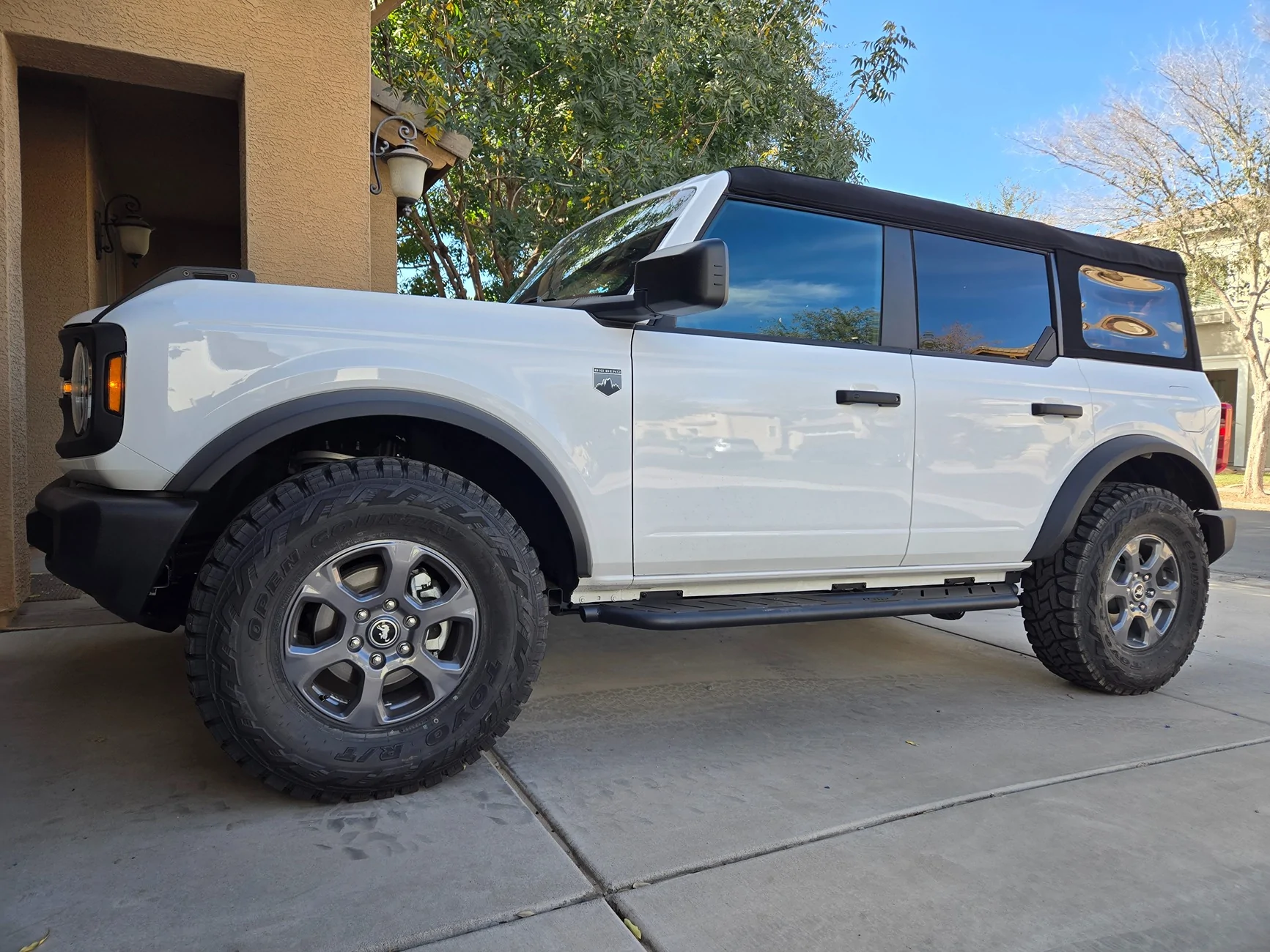 Ford Bronco 61668W - Running Boards - Rails - Side Steps 1000005180