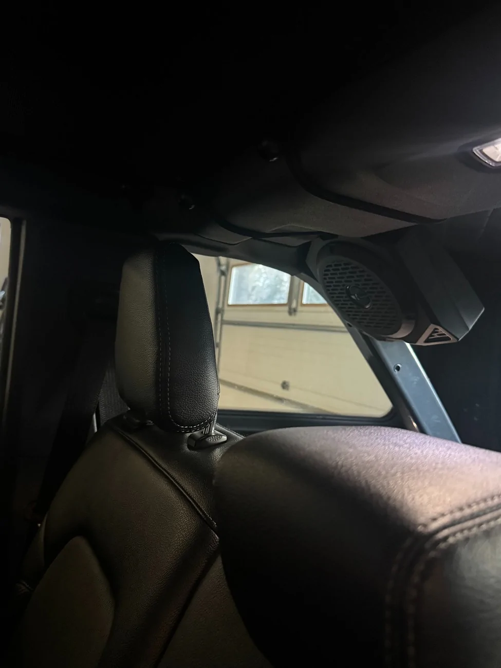 Ford Bronco MB Quart stage 6 with subwoofer IMG_3360