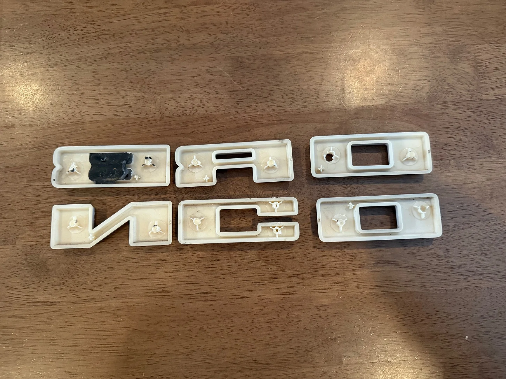 Ford Bronco ISO - OEM grille letters IMG_0429