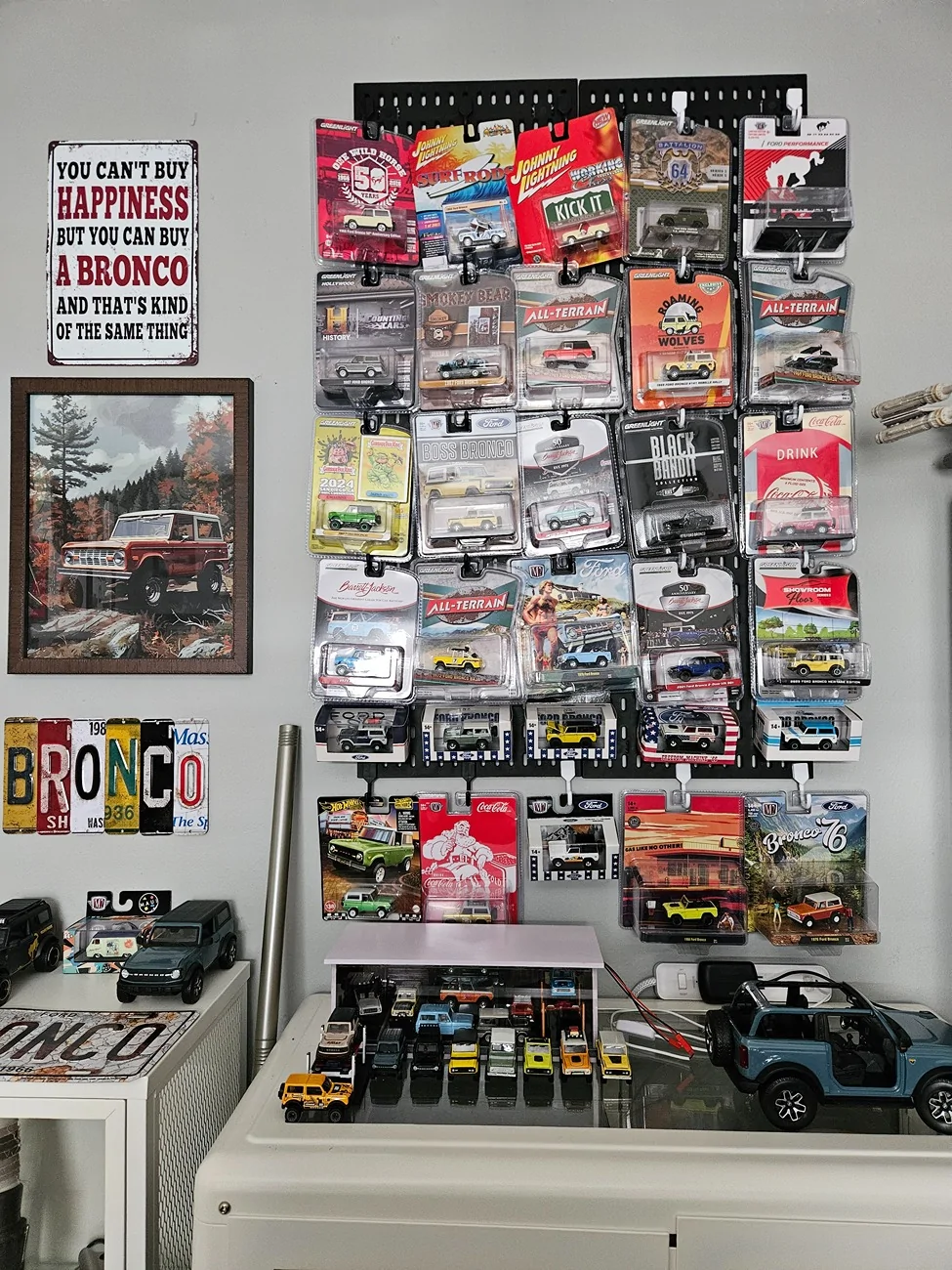 Ford Bronco Diecast display 1000026848