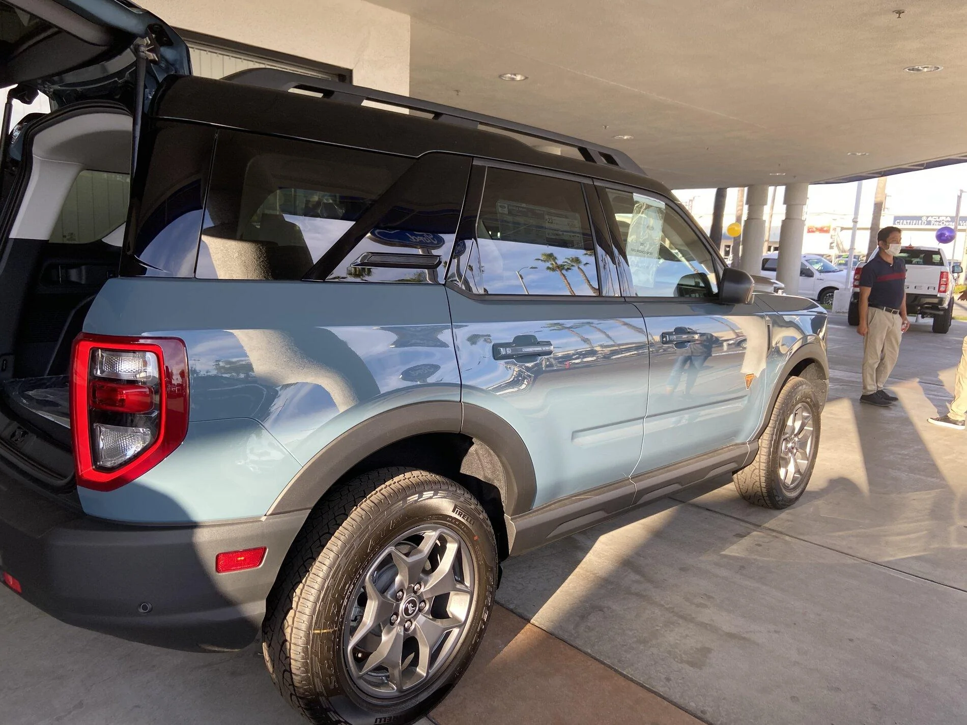 Ford Bronco Paints shown in light and shade simultaneously 338E5A29-9EC1-4403-8B01-2EBE4578F8E1