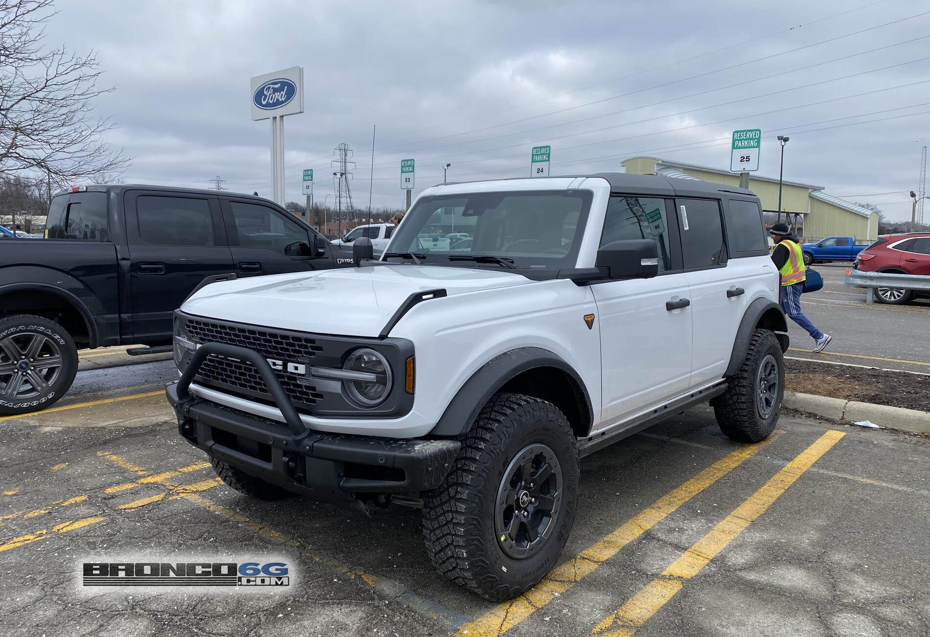 Ford Bronco 4-Door Oxford White Badlands (@ MAP) 4 Door 2021 Bronco Badlands Oxford White 1