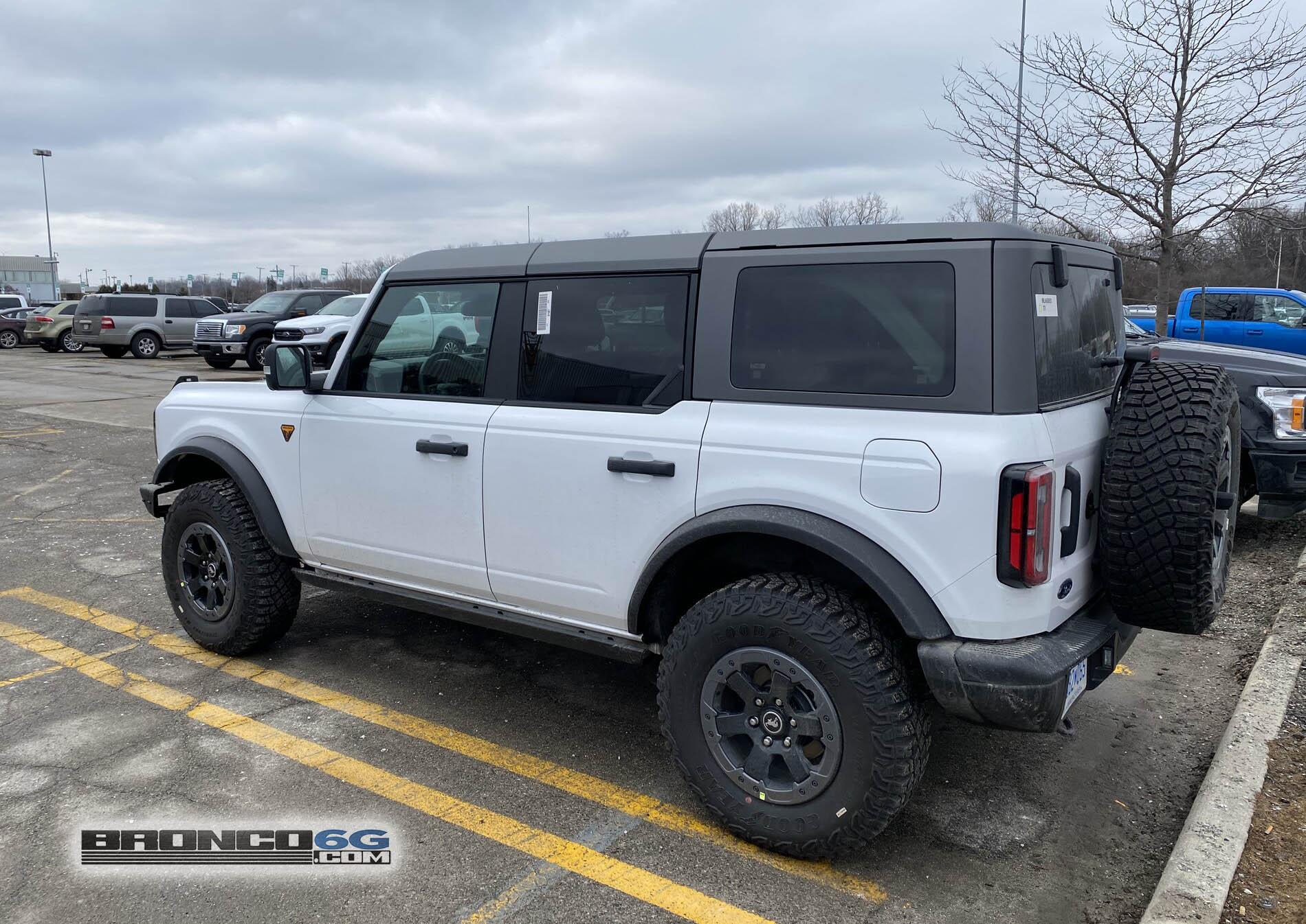 Ford Bronco 4-Door Oxford White Badlands (@ MAP) 4 Door 2021 Bronco Badlands Oxford White 2