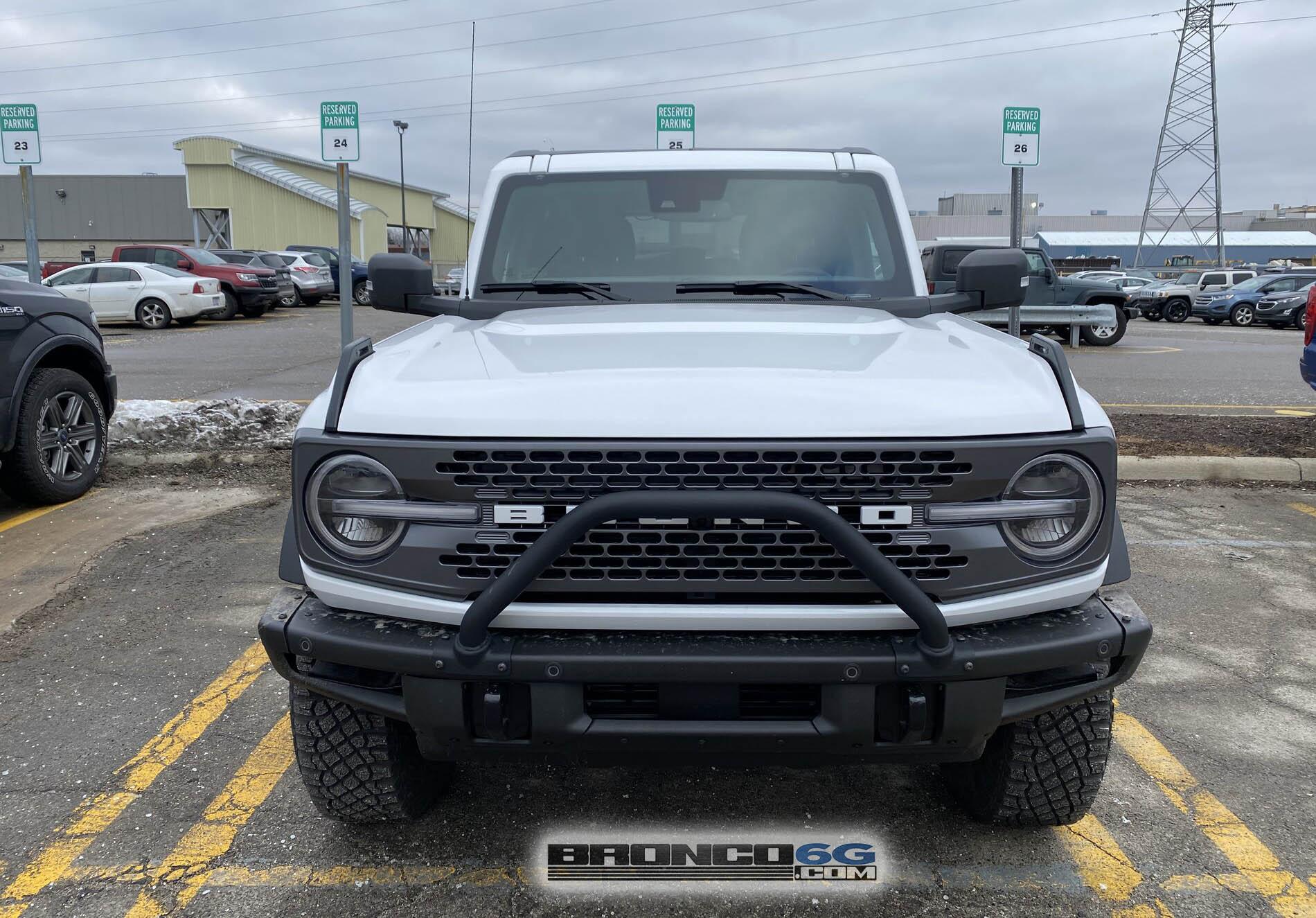 Ford Bronco 4-Door Oxford White Badlands (@ MAP) 4 Door 2021 Bronco Badlands Oxford White 4