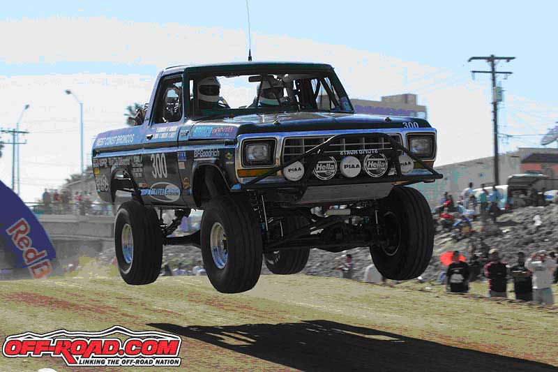 Ford Bronco 6 Generations of Bronco Evolution: Styling, Performance, Size, Price i1_l