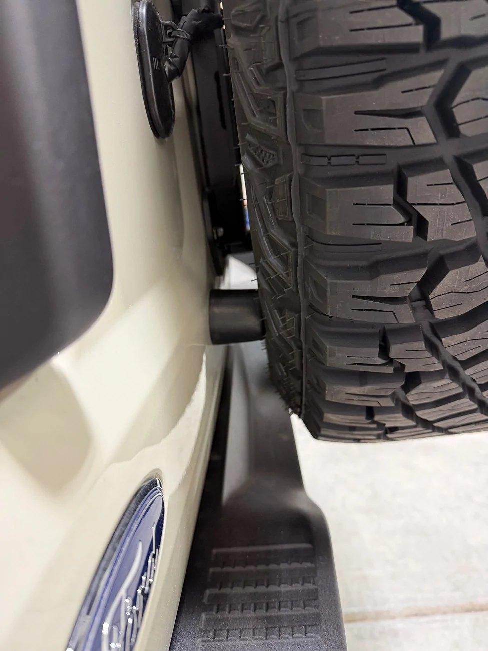 Ford Bronco Turn Offroad adjustable tire carrier IMG_0269