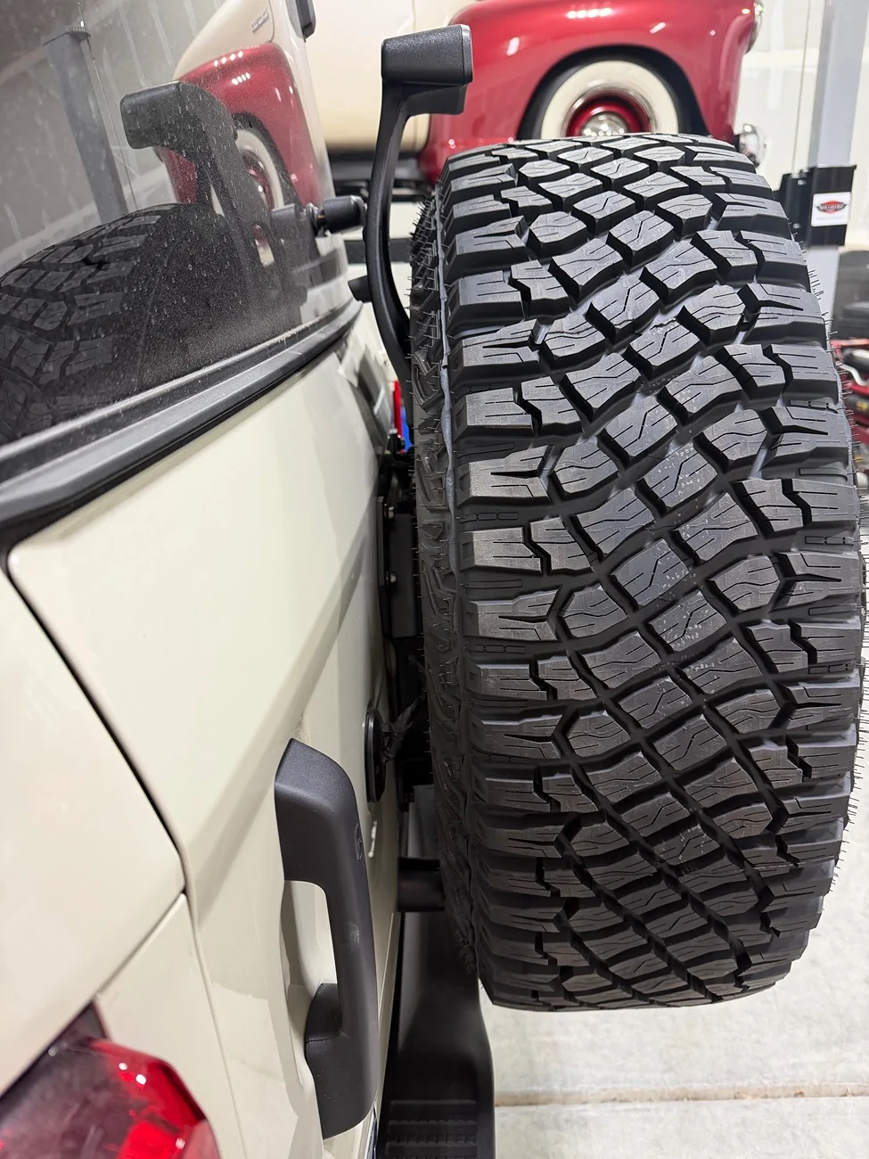 Ford Bronco Turn Offroad adjustable tire carrier IMG_0268