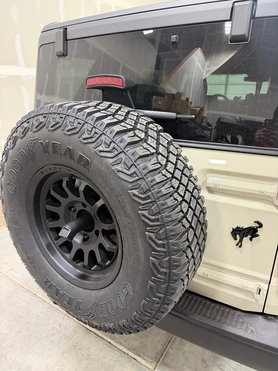 Ford Bronco Turn Offroad adjustable tire carrier IMG_0272