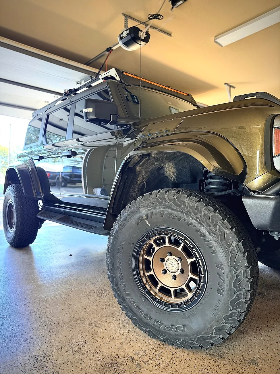 Ford Bronco Show off your BRONZE wheels! IMG_2561