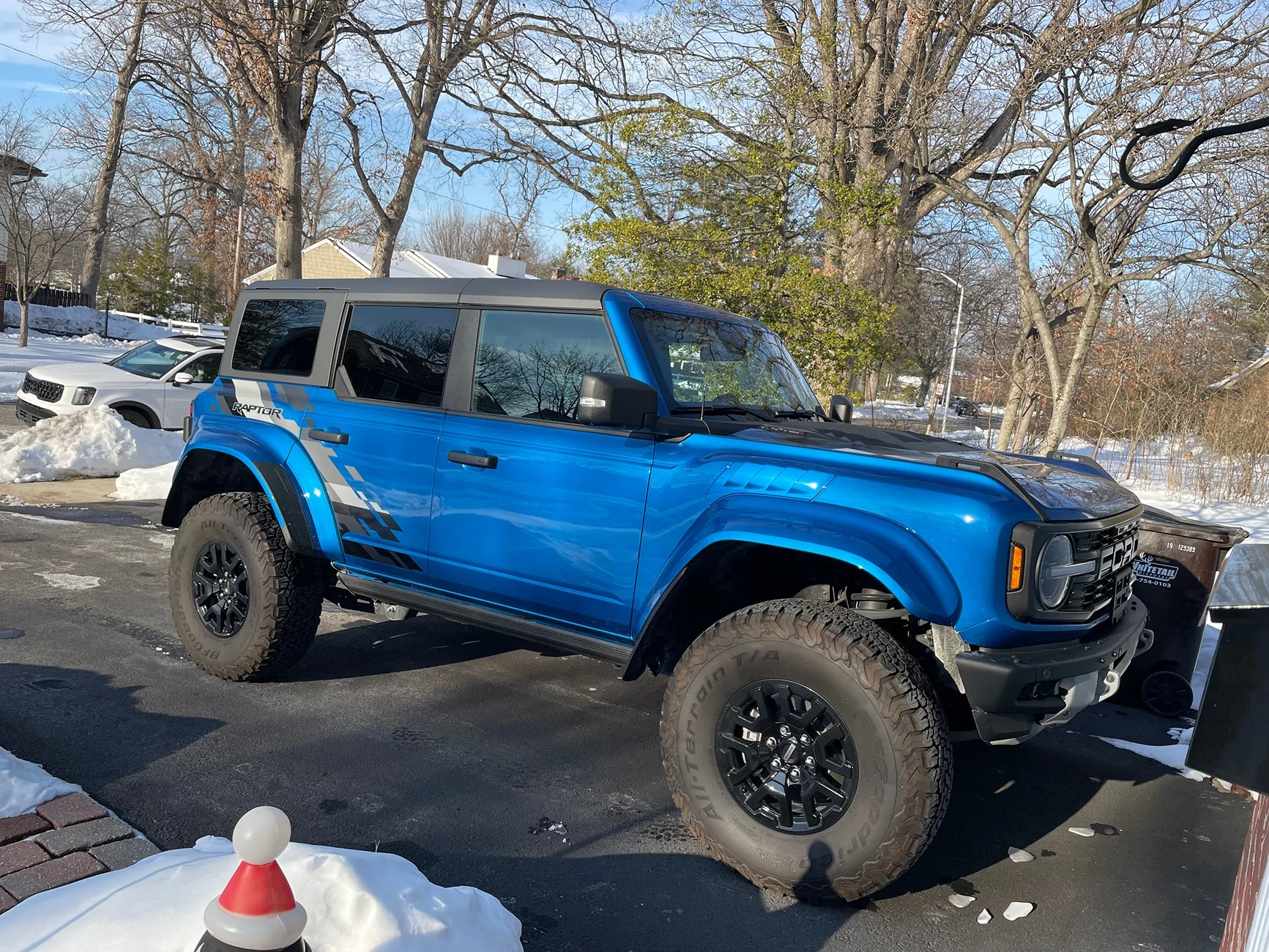Ford Bronco VELOCITY BLUE Bronco Club IMG_8862