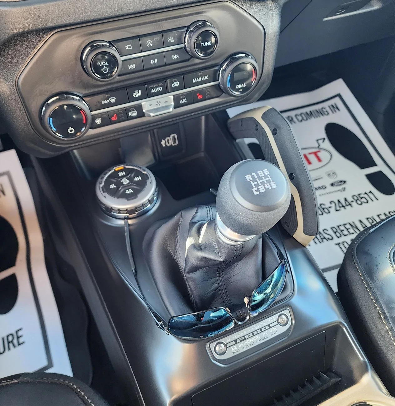 Ford Bronco VELOCITY BLUE Bronco Club 1000002576