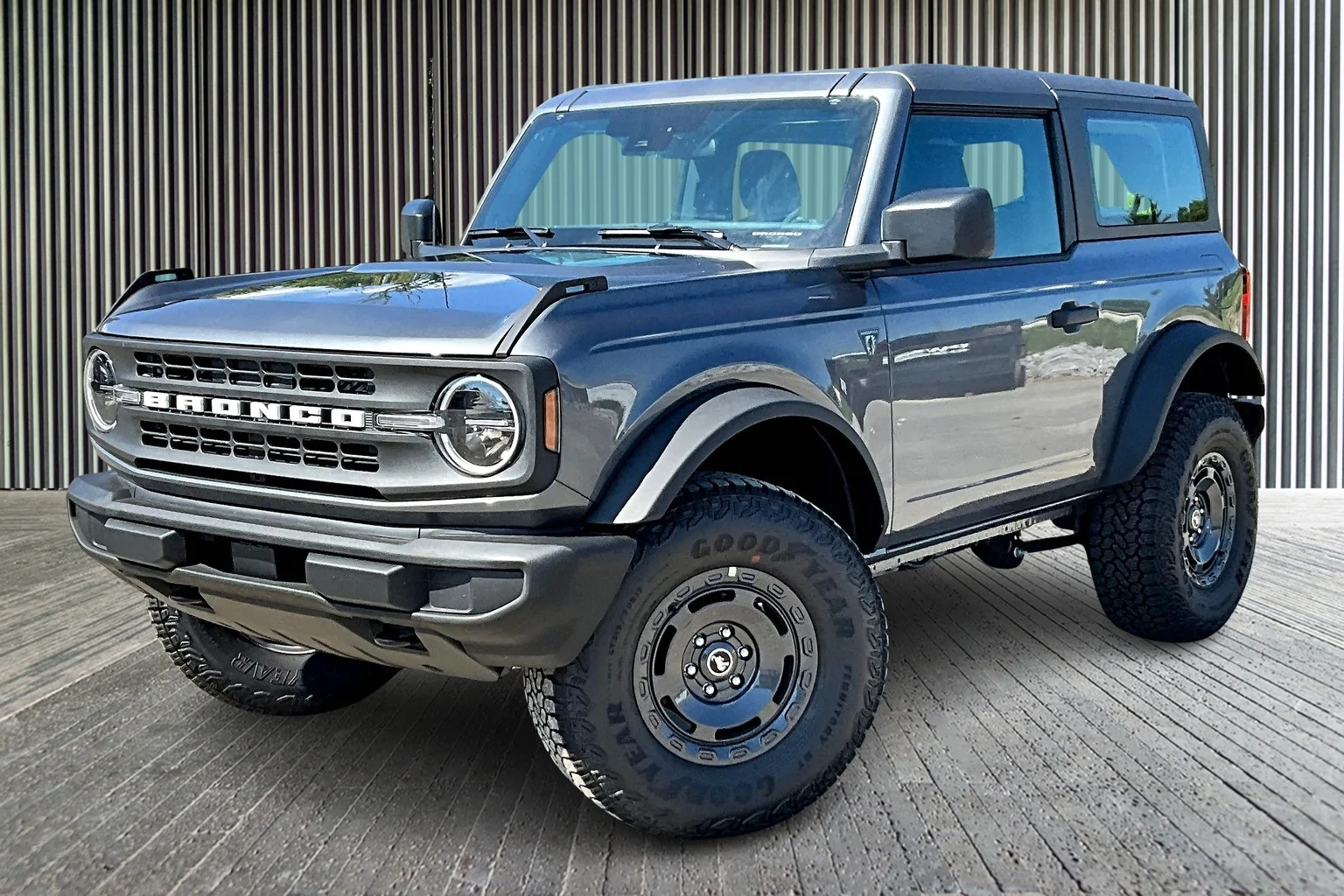 Ford Bronco 2025 Base-Squatch 7MT - 900 miles 1FMDE6AH2SLB15514--01