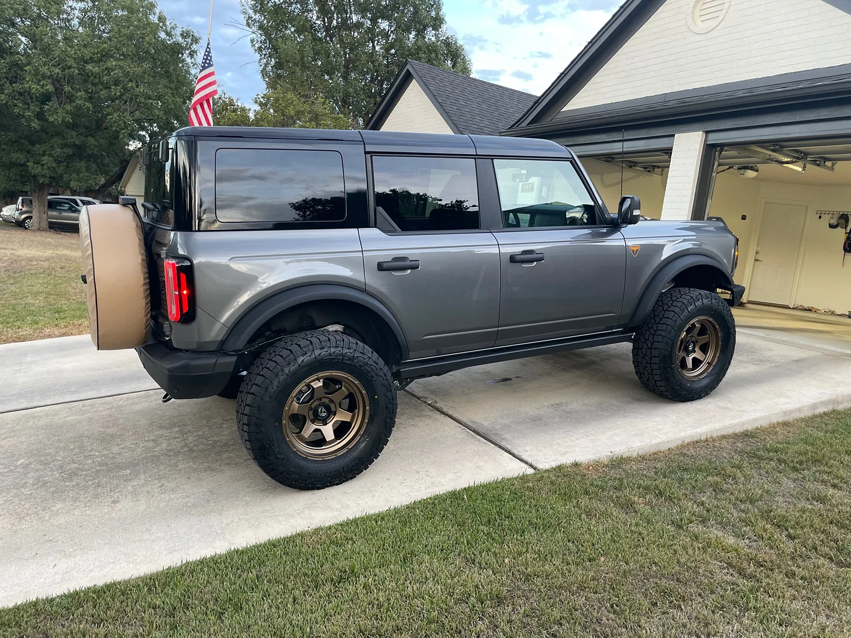 Ford Bronco CARBONIZED GRAY Bronco Club IMG_5467