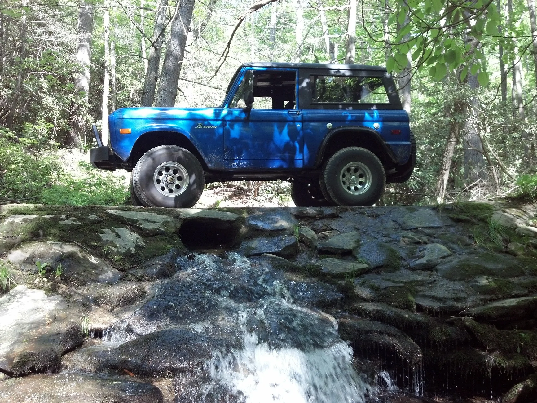 Ford Bronco Old and New 1000000073