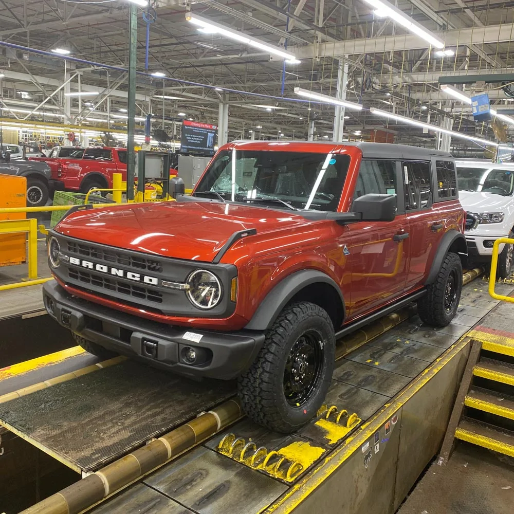 Ford Bronco 2022 4 door Black Diamond – 15,239 Miles – $45,500 Factory