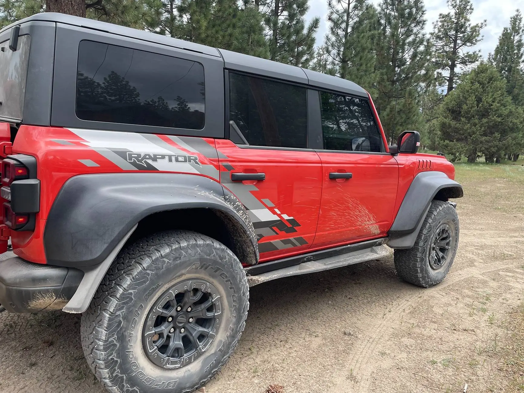Ford Bronco 2027 Bronco RTR - live looks 1773193627216-3d