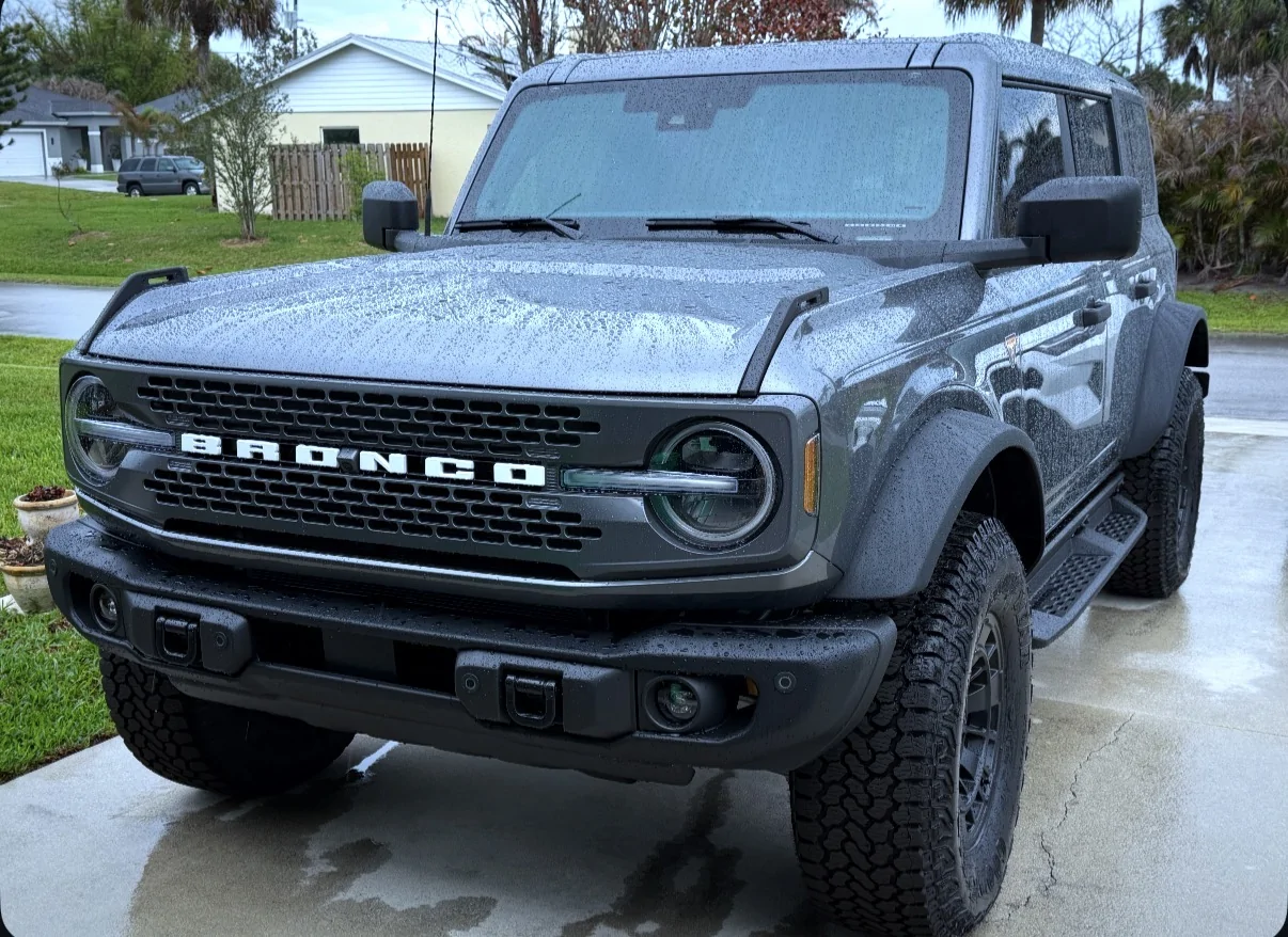 Ford Bronco CARBONIZED GRAY Bronco Club IMG_1144