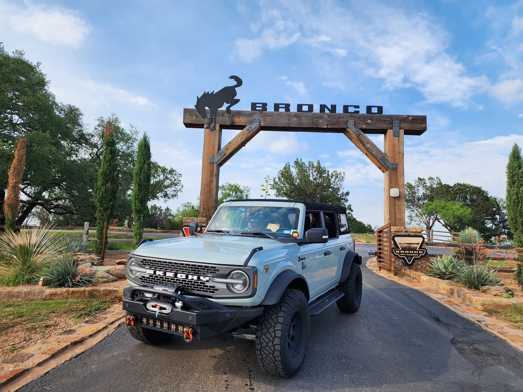 Ford Bronco New to me, anyone’s in here? 1000005039