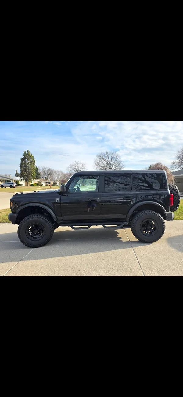 Ford Bronco Ok so im sitting here asking what is wrong with my brain and vision. Screenshot_20260319_174122_Gallery