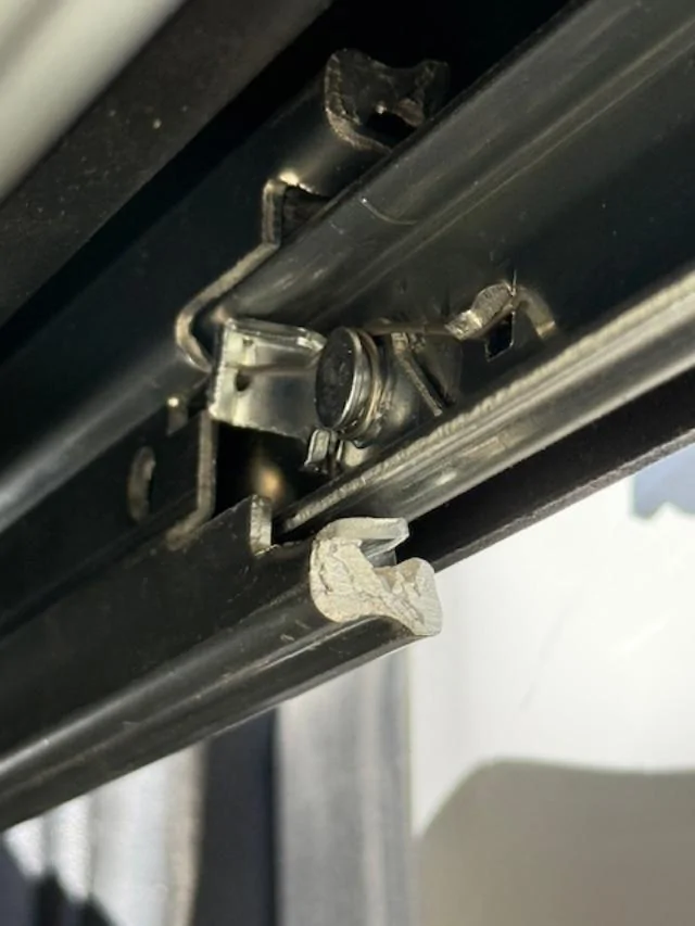 lock bent lever released.webp