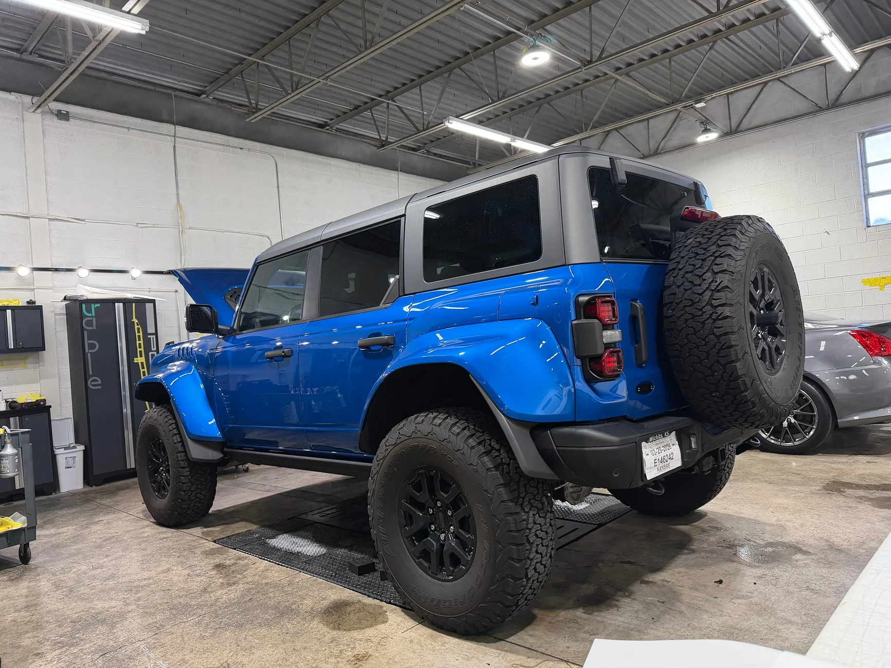 Ford Bronco VELOCITY BLUE Bronco Club IMG_1111
