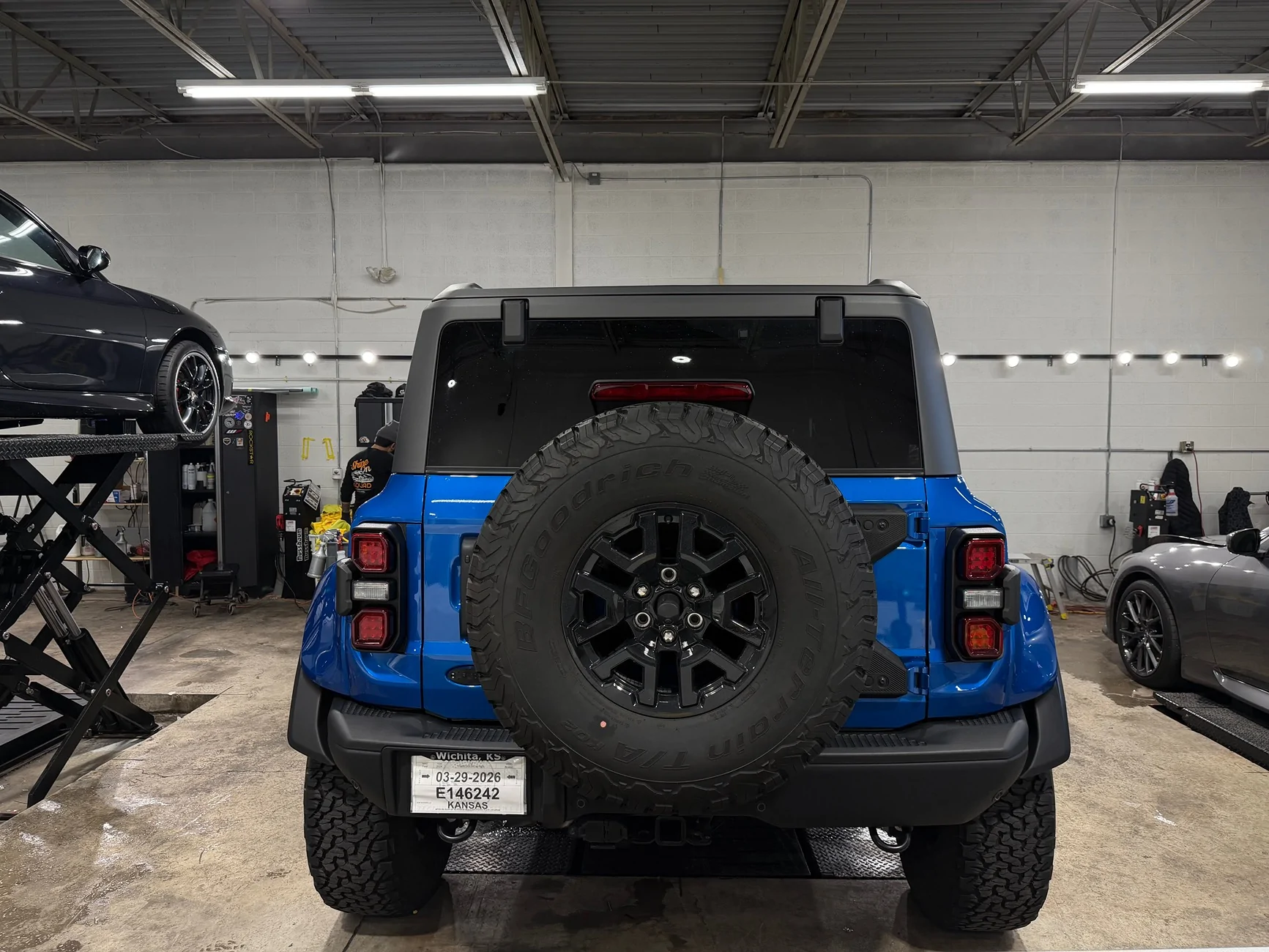 Ford Bronco VELOCITY BLUE Bronco Club IMG_1114