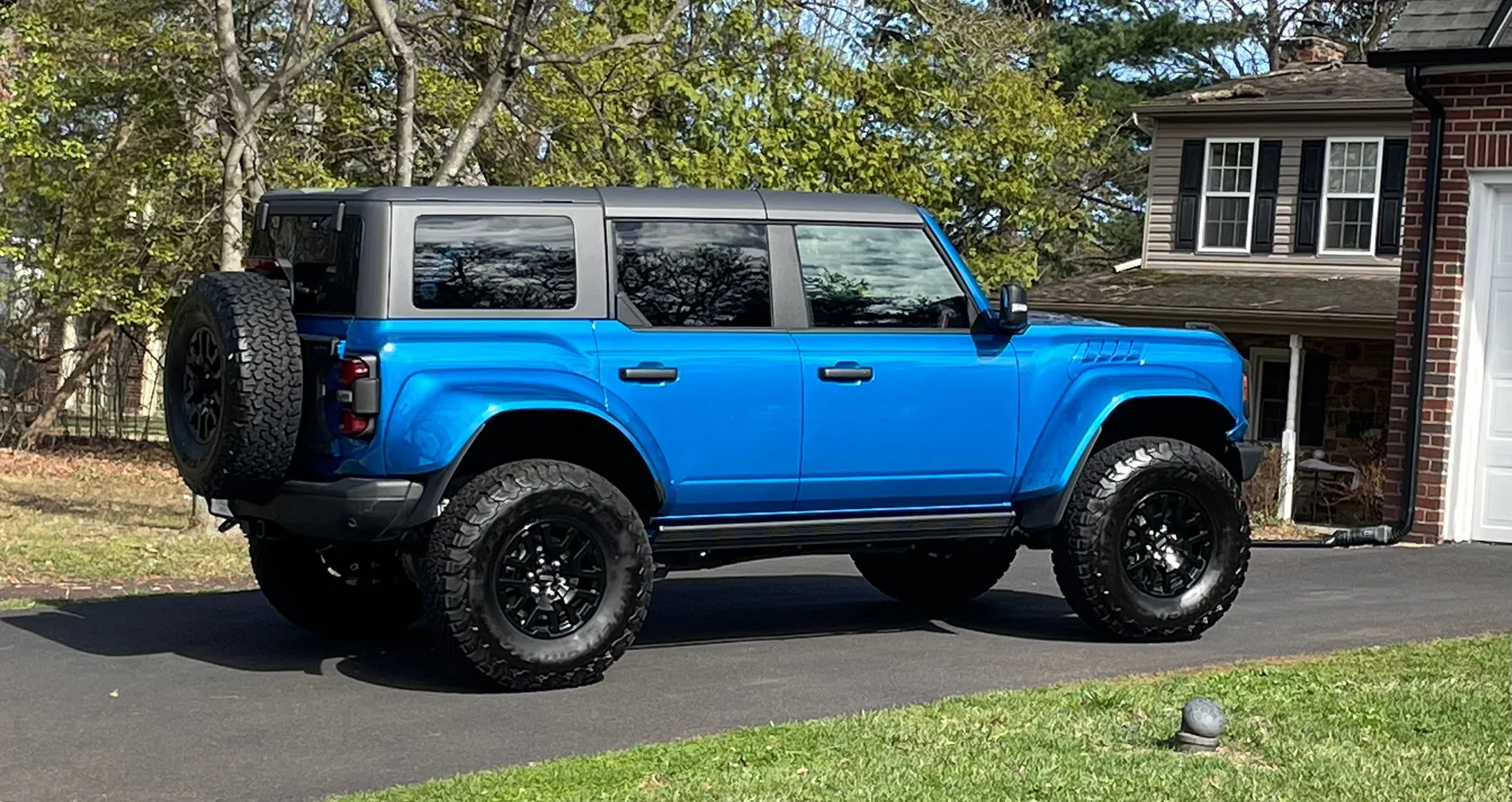 Ford Bronco VELOCITY BLUE Bronco Club IMG_8980