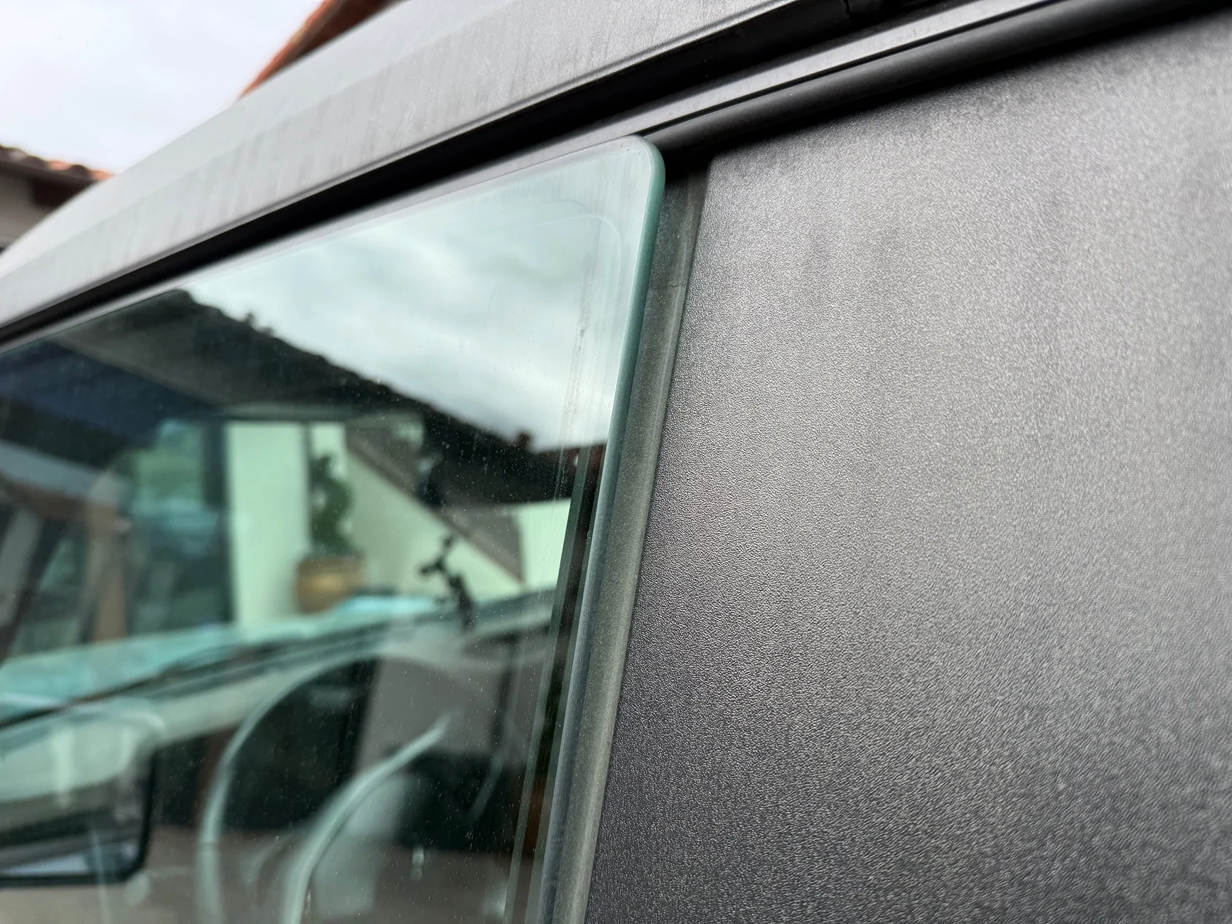 Ford Bronco window drop when opening but not tight after closing door IMG_8451