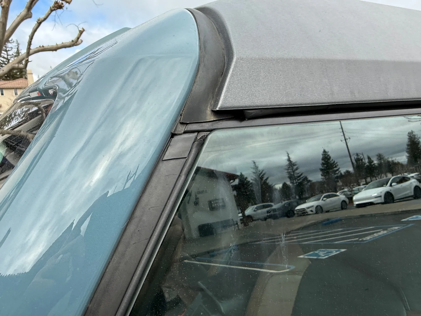 Ford Bronco window drop when opening but not tight after closing door IMG_8450