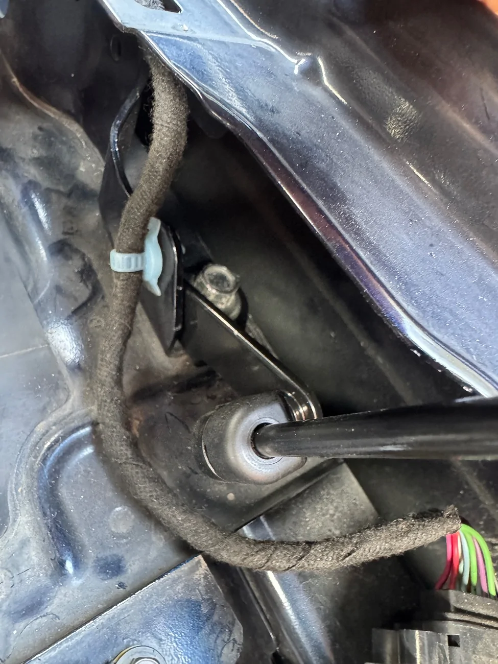 Ford Bronco Ford Performance Hood Struts Installed with Photos - Part # M-16826-B IMG_6751
