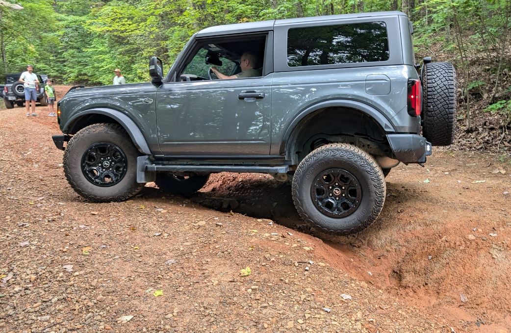 Ford Bronco Three Wheel Thursday pics/videos. Open to any Bronco. 1774646349773-95