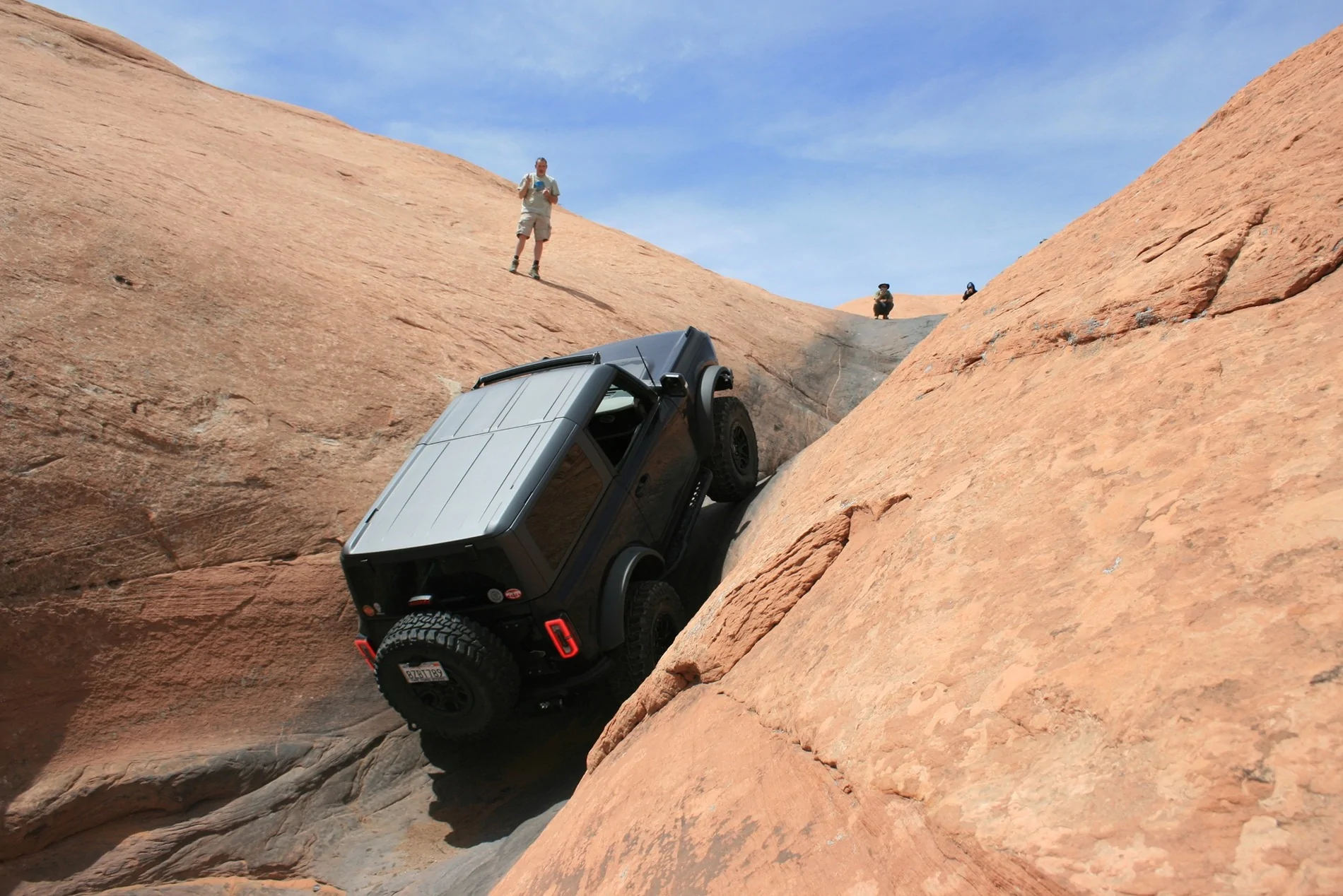 Ford Bronco Three Wheel Thursday pics/videos. Open to any Bronco. 344050010_2411444045681953_1507351049971650322_n