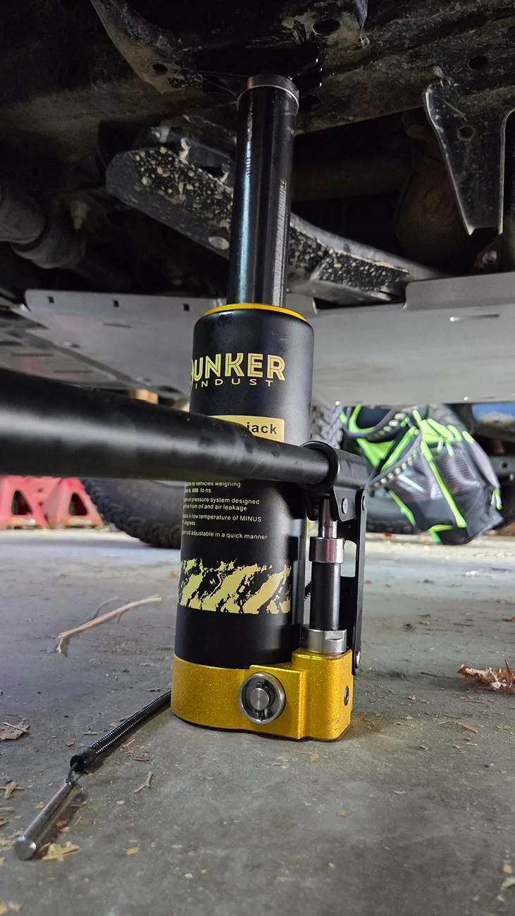 Ford Bronco Bunker Indust Offroad Hydraulic Jack 20260322_150927