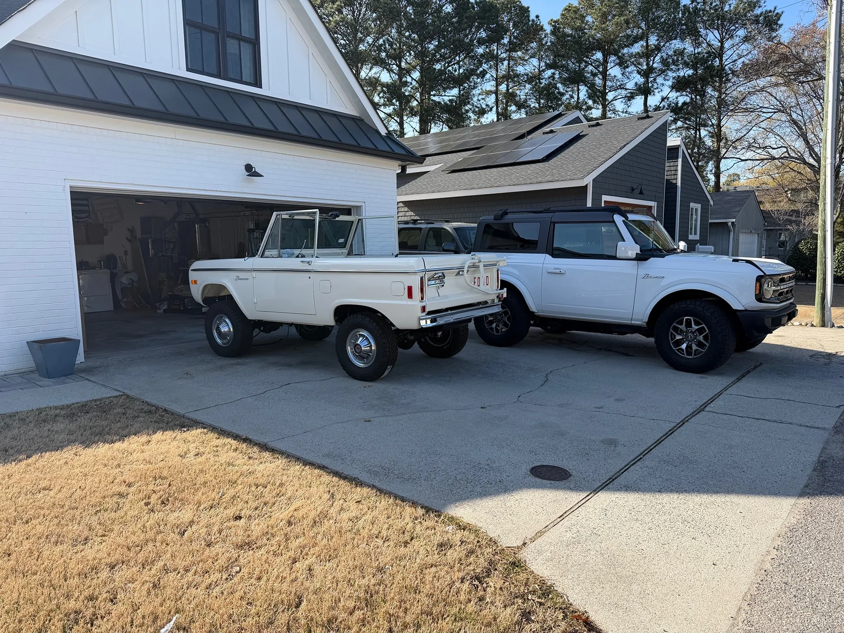 Ford Bronco No V-6 Two Doors?? IMG_3581