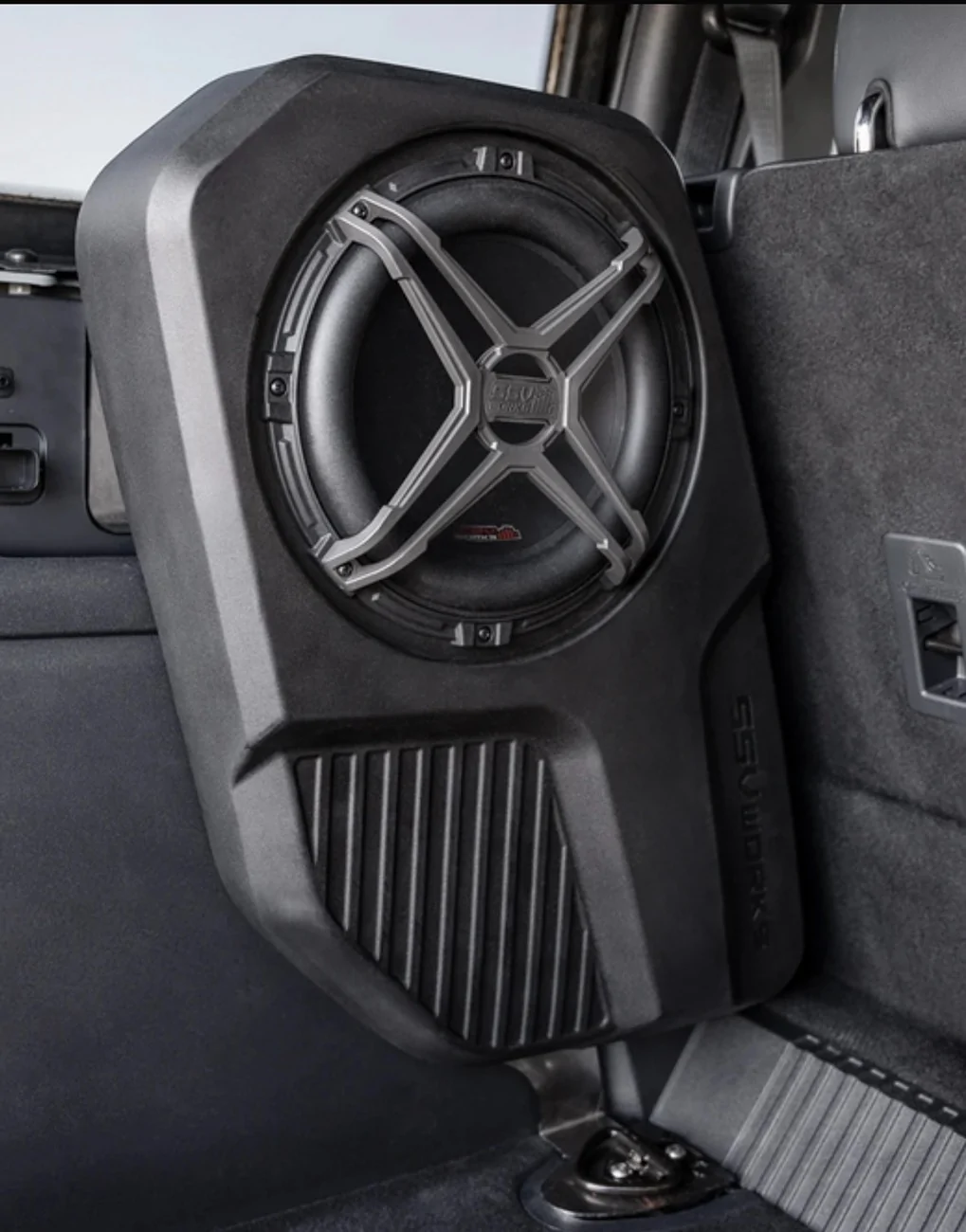 Ford Bronco [SOLD] Las Vegas - SSV Works 10” sub enclosure and plugnplaykits harness B&O (amp not included) IMG_4474