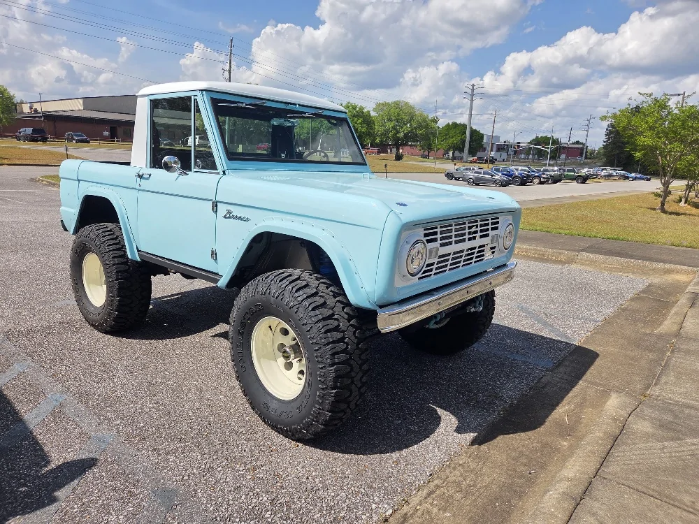Ford Bronco Pics of your 2dr next to other cool 2drs Mike Right Side 1