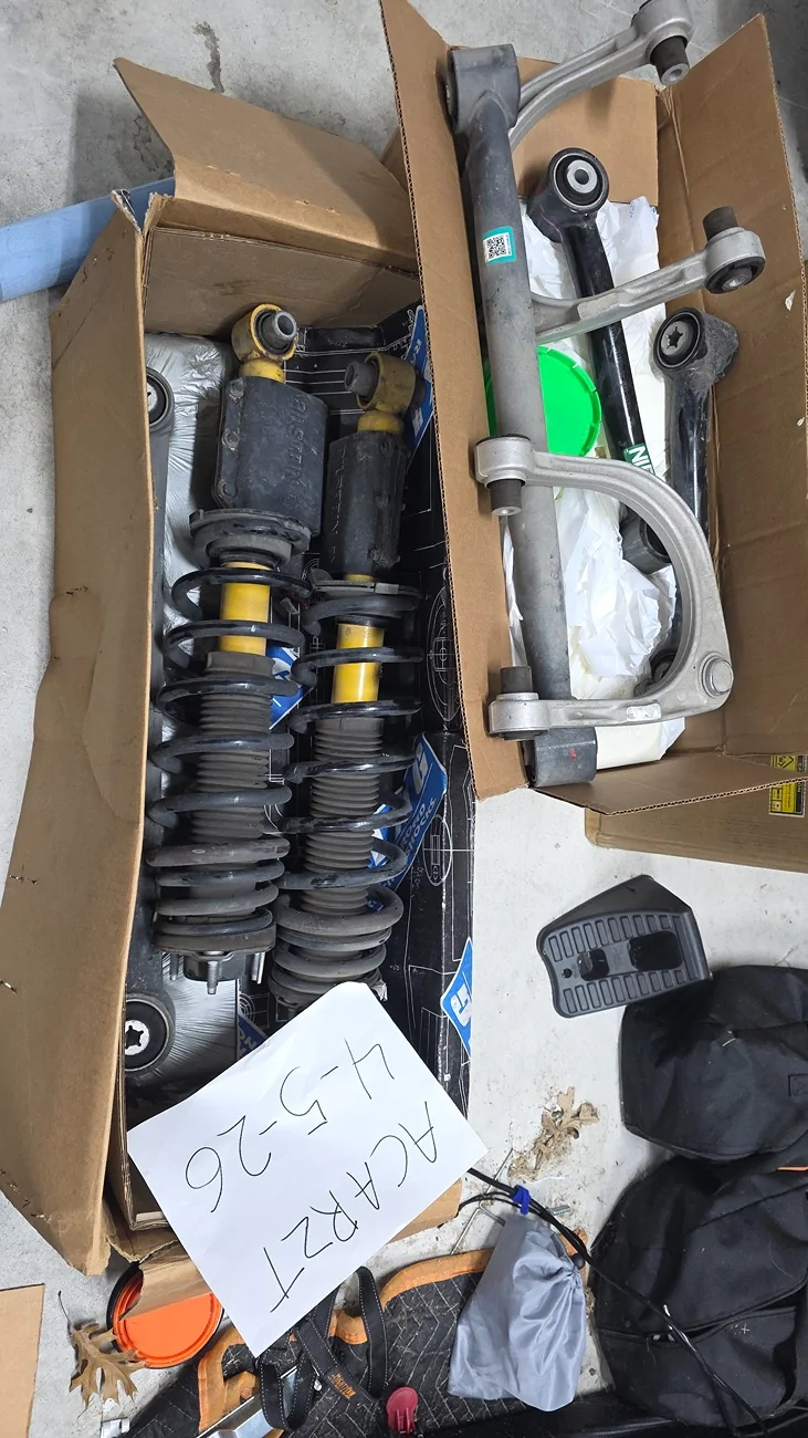 Ford Bronco 4dr Sasquatch take off yellow Bilstein and control arms - Free - Austin Area pickup only 20260405_093821