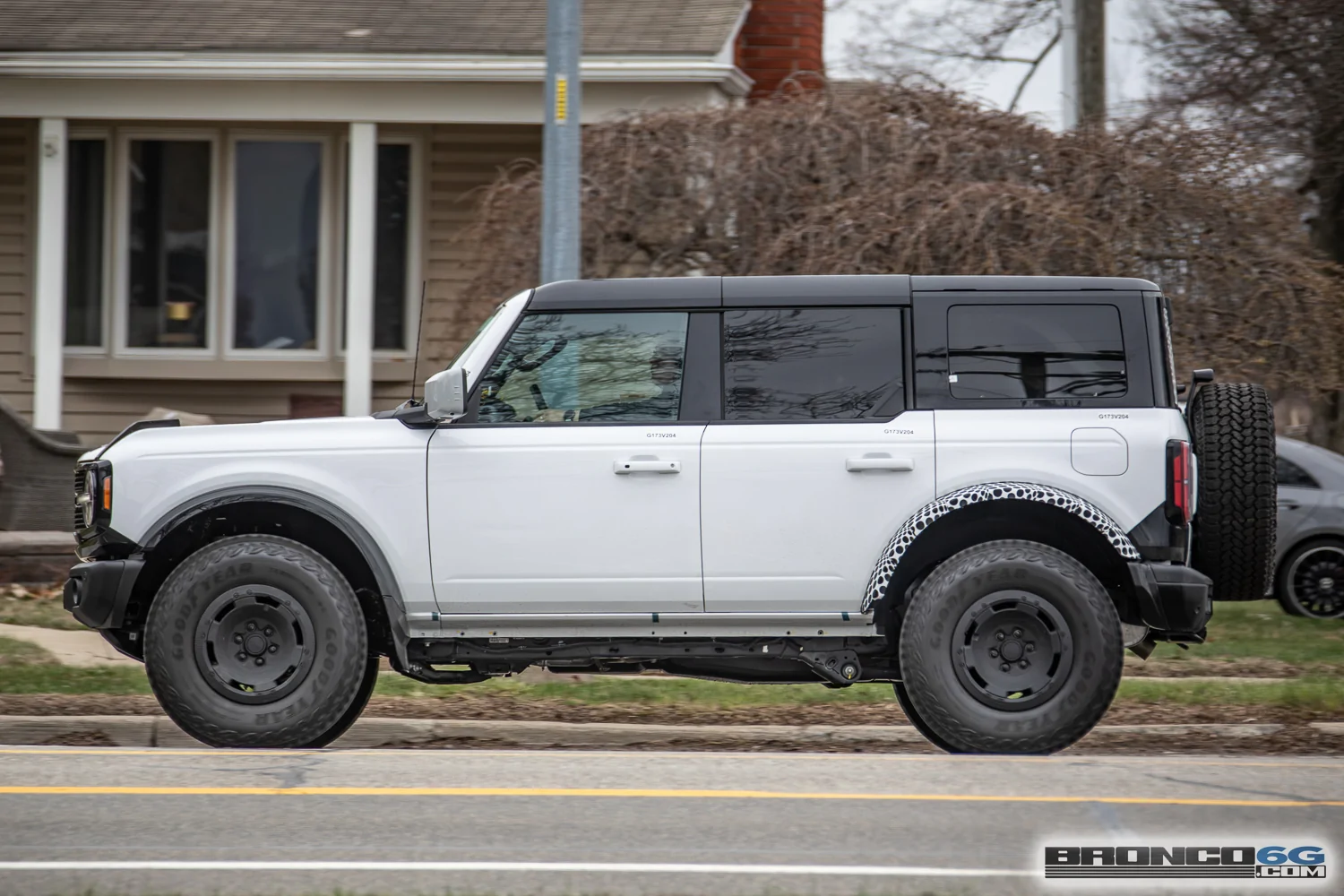 Ford Bronco New Top-Level Bronco Model Trim w/ New Grille & Wheels Spotted new-luxury-bronco-trim-11