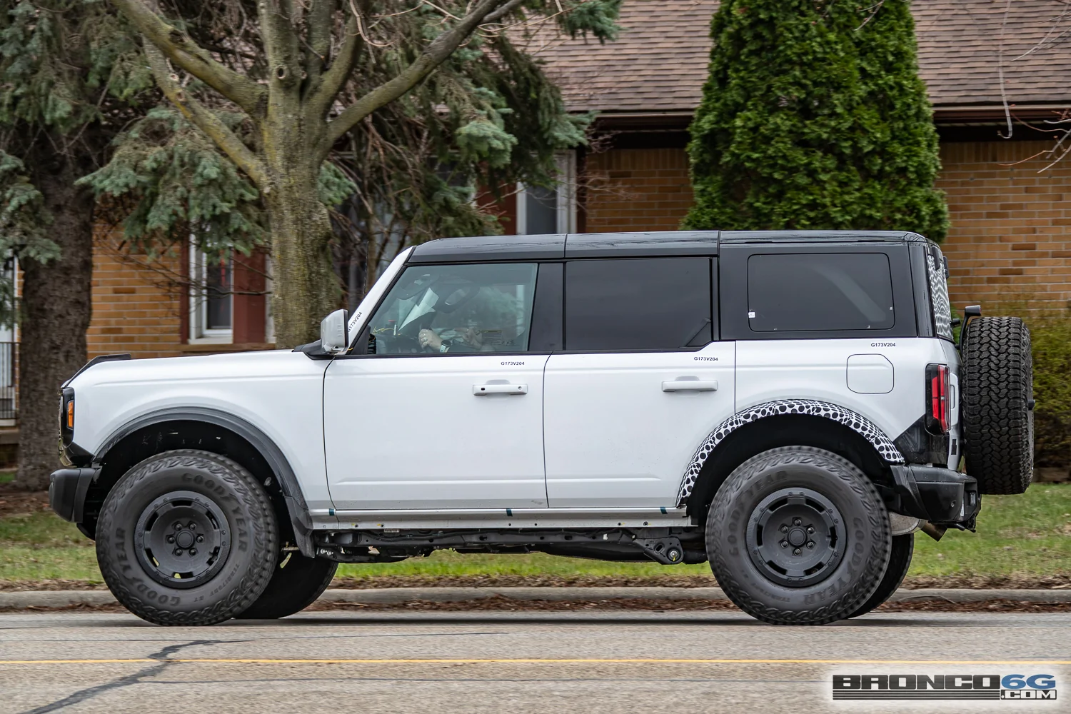 Ford Bronco New Top-Level Bronco Model Trim w/ New Grille & Wheels Spotted new-luxury-bronco-trim-15