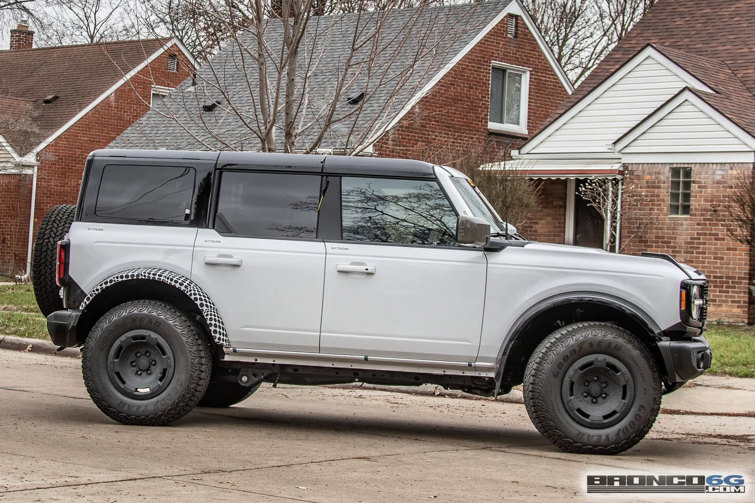 Ford Bronco New Top-Level Bronco Model Trim w/ New Grille & Wheels Spotted new-luxury-bronco-trim-10