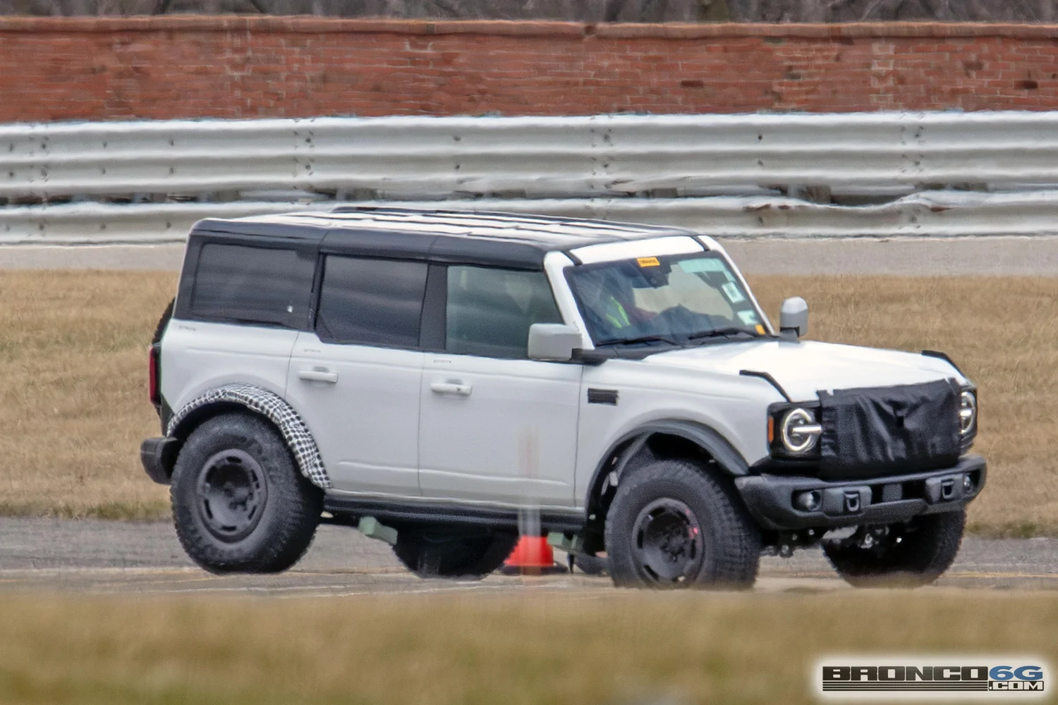 Ford Bronco New Top-Level Bronco Model Trim w/ New Grille & Wheels Spotted new-luxury-bronco-trim-38