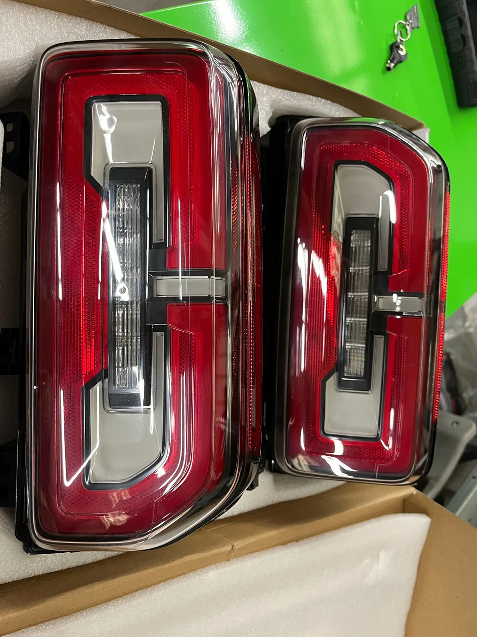Ford Bronco WTB: OEM Signature Tail Lights IMG_2636