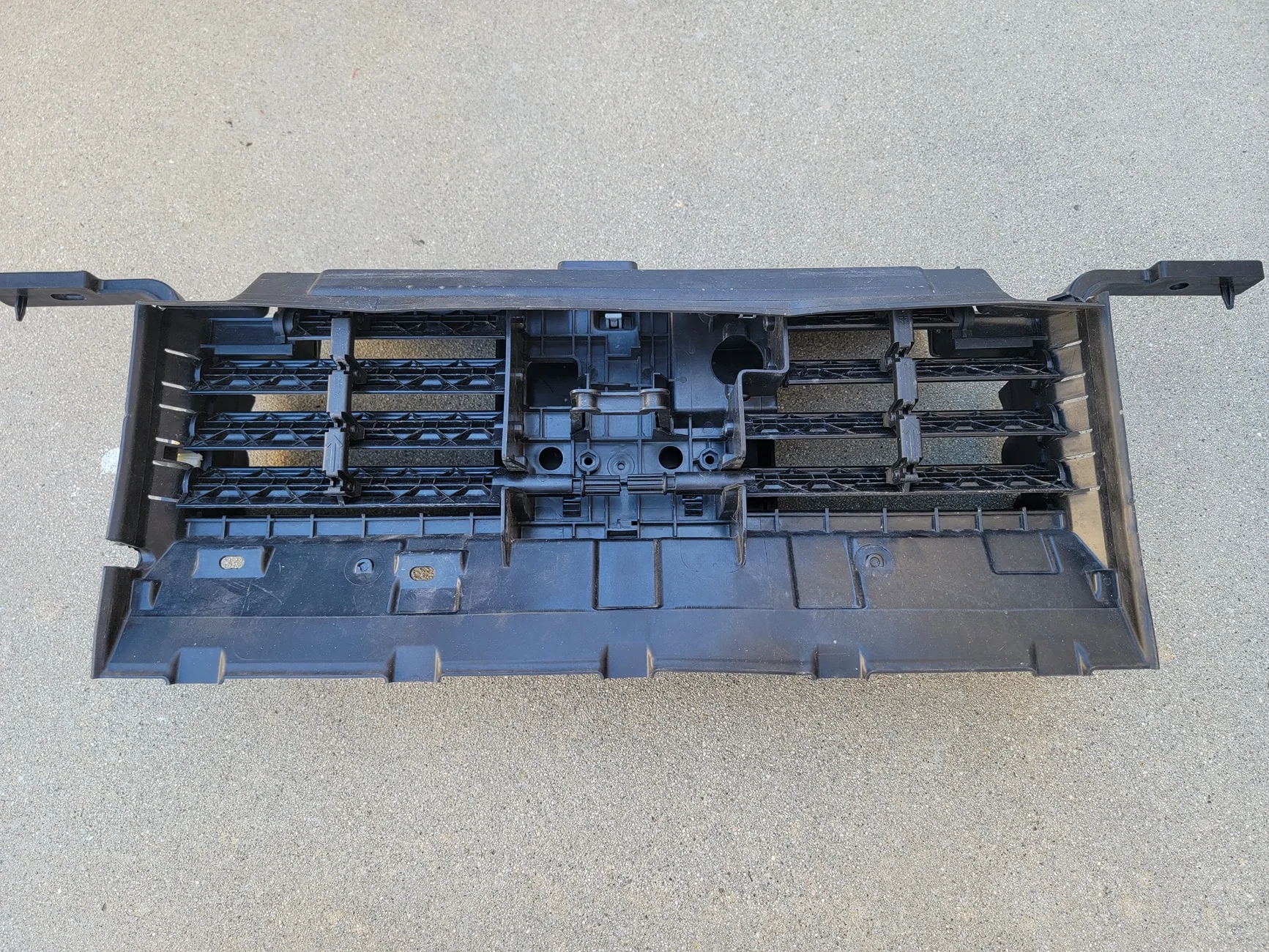 Ford Bronco Active grill shutter, oem, lower, 2025 Heritage 2.7   $100 20260407_141310