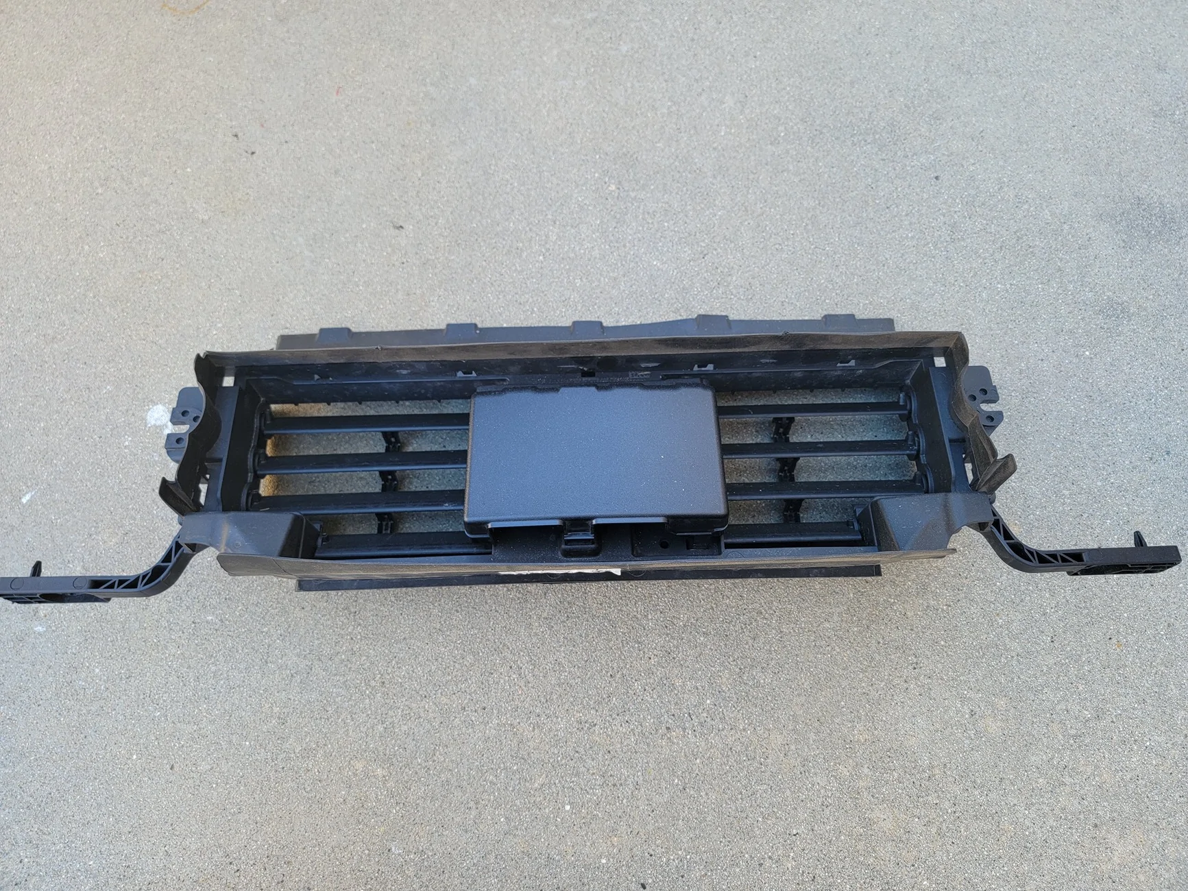 Ford Bronco Active grill shutter, oem, lower, 2025 Heritage 2.7   $100 20260407_141257