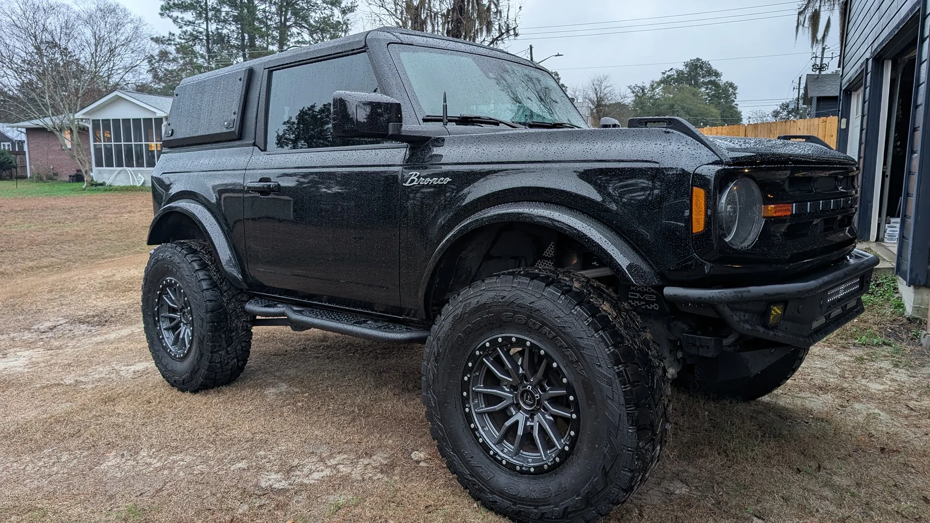 Ford Bronco Leaking water at tailgate 1000004085