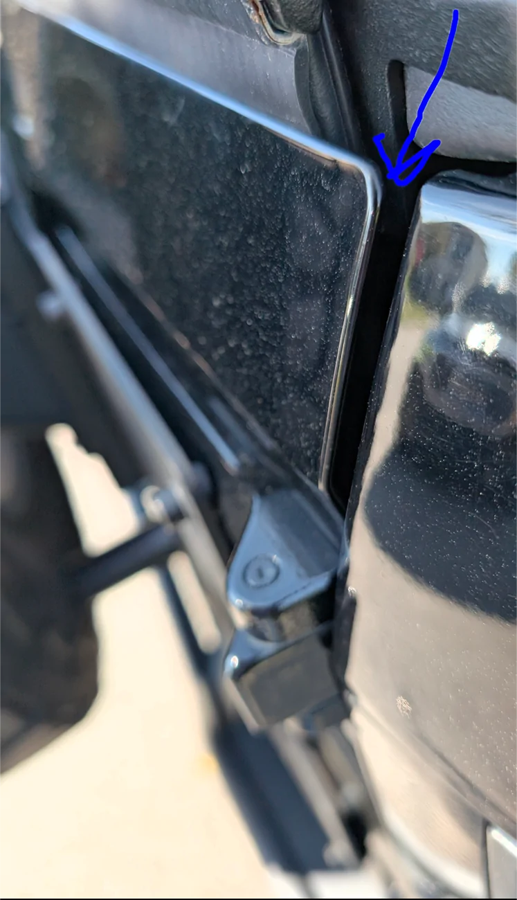 Ford Bronco Leaking water at tailgate 1000005127