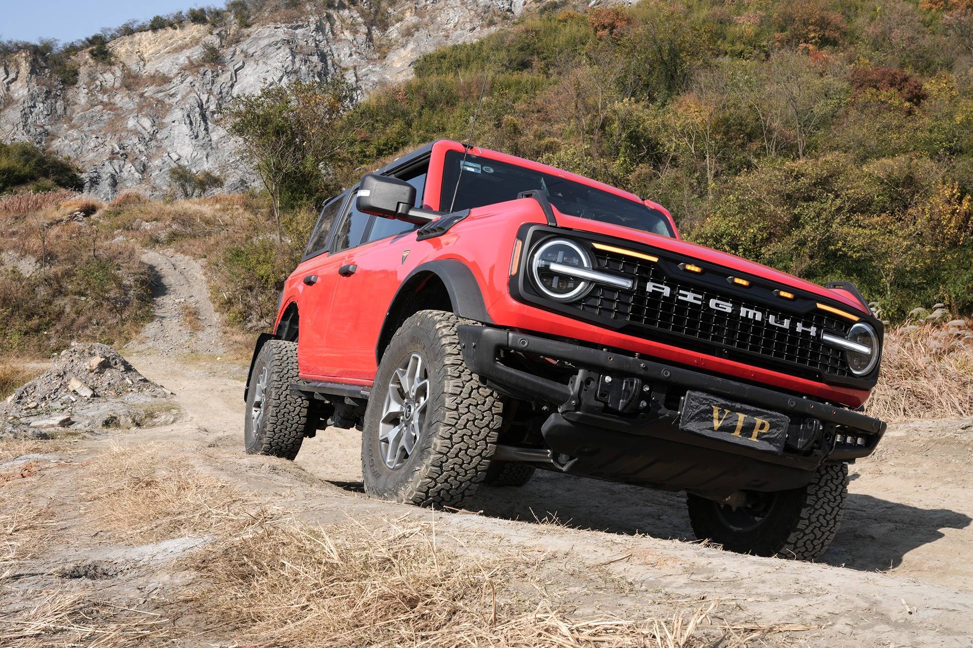 Ford Bronco New Top-Level Bronco Model Trim w/ New Grille & Wheels Spotted 1775759374107-d1