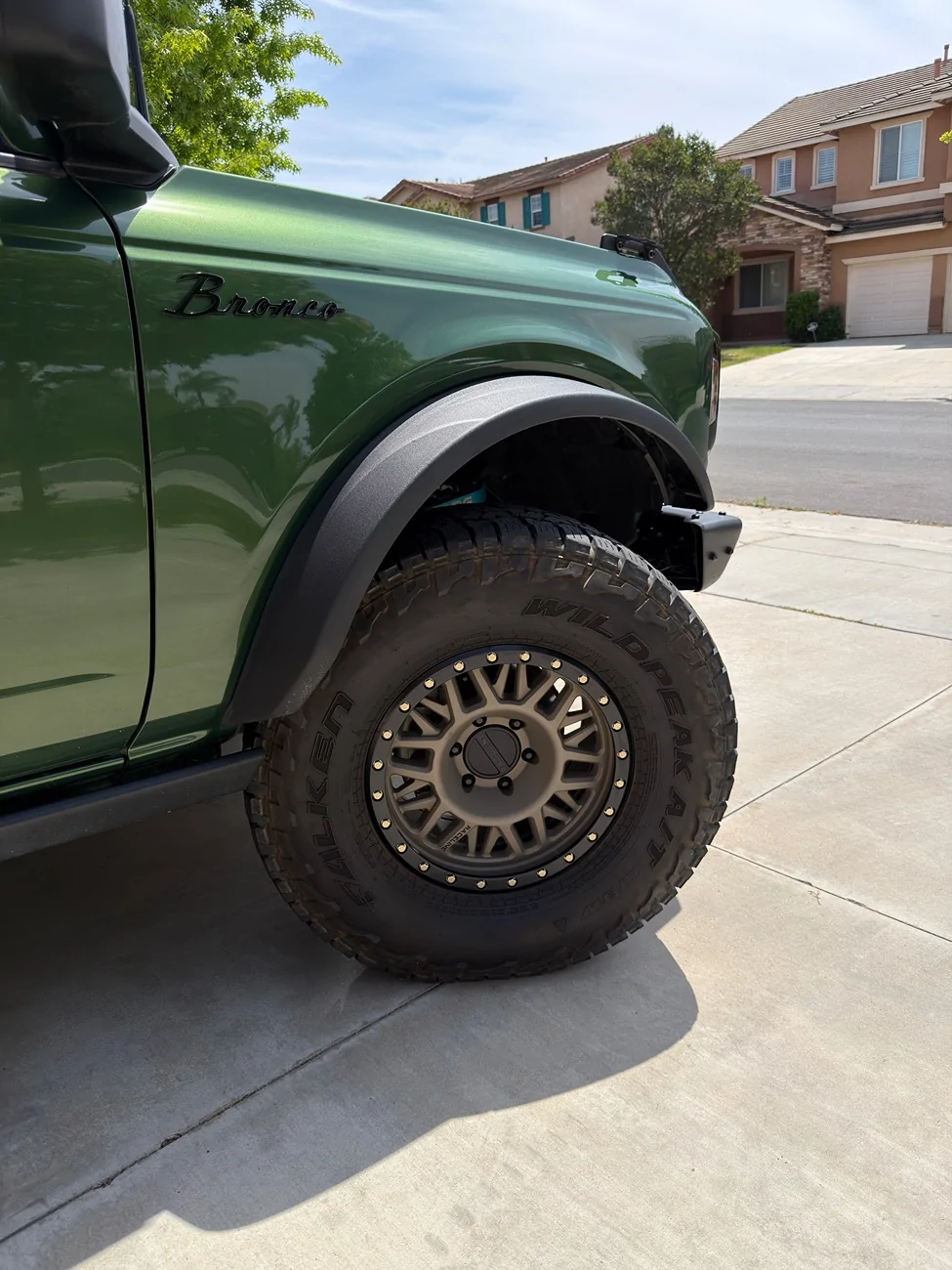 Ford Bronco Show off your BRONZE wheels! IMG_2788