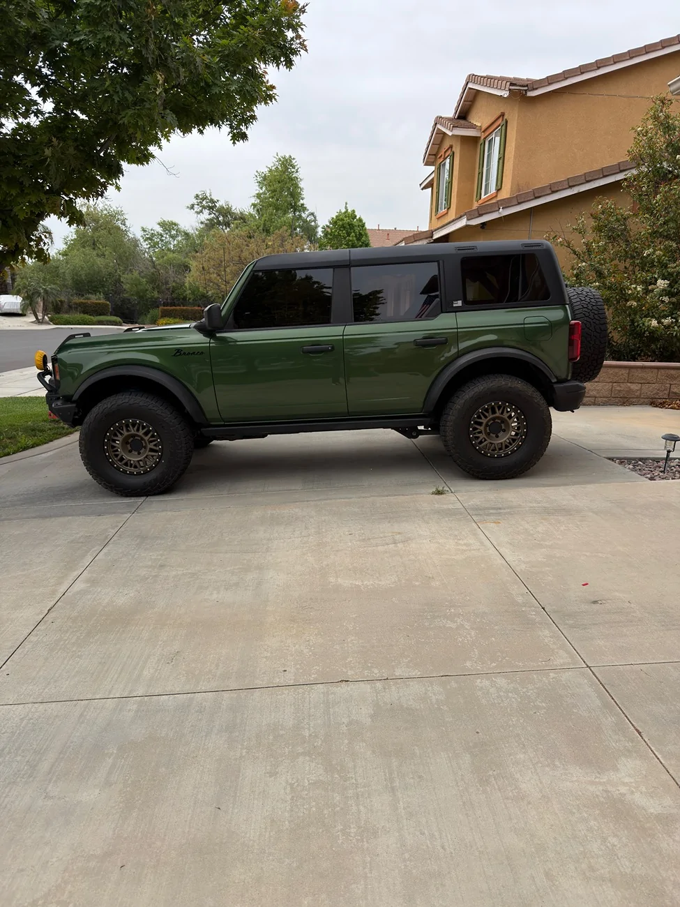 Ford Bronco Show off your BRONZE wheels! IMG_2794